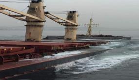 غرق سفينة ضخمة على بعد 200 متر من سواحل جبل طارق بعد اصطدامها بسفينة أخرى