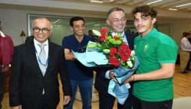 بنموسى ولقجع يستقبلان “الأشبال” بالمطار