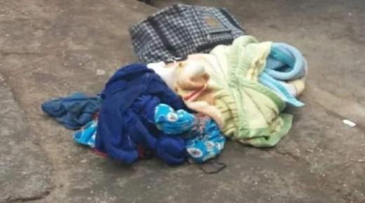 أم تتخلص من رضيعها برميه في حاوية أزبال