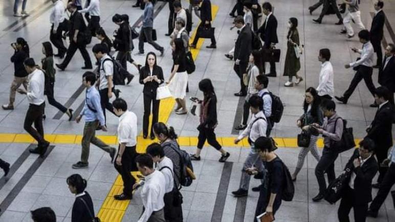 عزوف الشباب الياباني عن الزواج والإنجاب يضع مستقبل البلاد في خطر؟