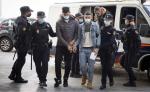 “تهم ثقيلة” تلاحق مغاربة بعد فرارهم من طائرة في برشلونة