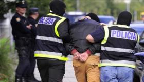 إسبانيا تستعد لترحيل مغربي “قاتل” كاهن