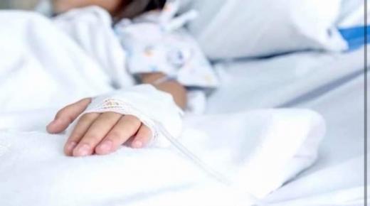 طفل يفارق الحياة و3 في خطر بسبب تسمم