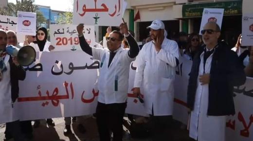 الصيادلة يقررون غلق صيدلياتهم في إضرابات متتالية احتجاجا على الحكومة