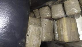 ميناء طنجة المتوسط.. إجهاض عملية تهريب” 94 كيلوغرام” من مخدر الشيرا كانت على متن سيارتين خفيفتين