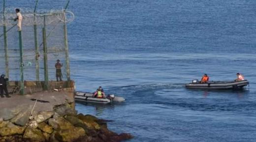 اختفاء شابين مغربيين خلال محاولة للسباحة إلى مدينة سبتة المحتلة