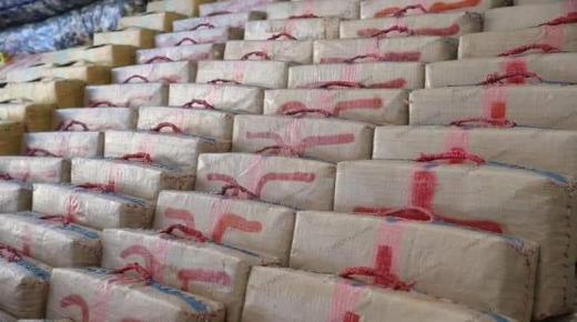إحباط عملية تهريب 5438 كيلوغرام من الحشيش بميناء طنجة المتوسط في أول أيام العيد