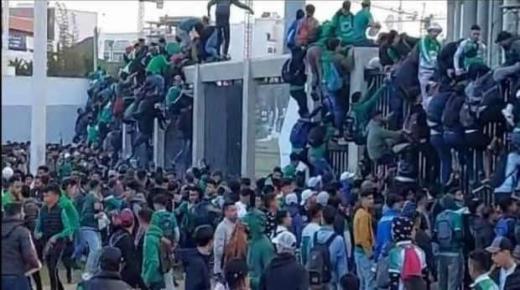 الكاف تعاقب الرجاء البيضاوي بعد احداث وفاة مشجعة