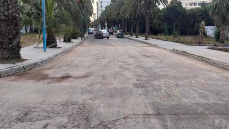 غياب علامات التشوير و وجود الأشغال وسط الطريق شارع يعقوب المنصور بجماعة المحمدية