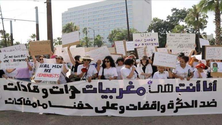 المغرب..”علم المثلية” يتوسط وقفة احتجاجية للمساواة ويثير مشكلة بين المحتجين