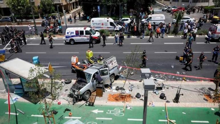 إصابة سبعة أشخاص بجروح في عملية دهس وطعن شمال تل أبيب