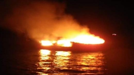 نجاة 10 بحارة من موت محقق بأعجوبة من نيران سفينة الصيد ” أومنية 7 ” بسواحل بوجدور