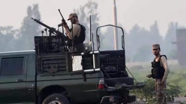 مقتل جندي وأربعة مسلحين في اشتباكات بباكستان