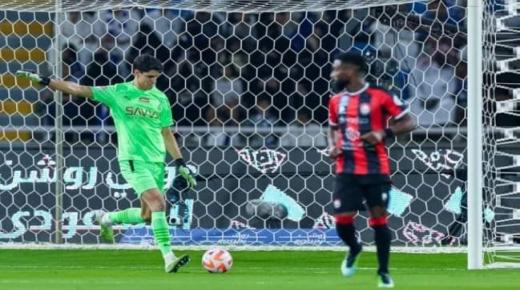 فريق ياسين بونو ينتصر على فريق عبد الرزاق حمد الله