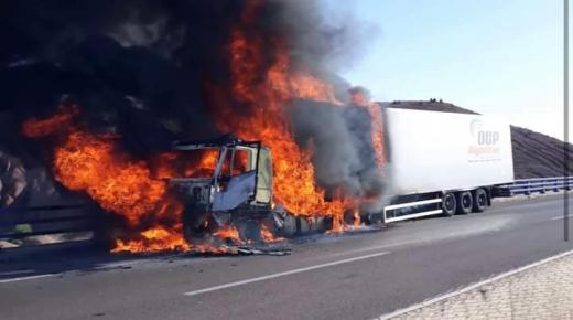 نيران تلتهم شاحنة للنقل الدولي قرب سطات