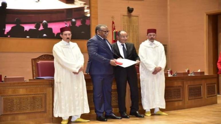 توشيح الكاتب العام لوزارة العدل السيد عبد الرحيم مياد بوسام ملكي خلال افتتاح السنة القضائية الجديدة