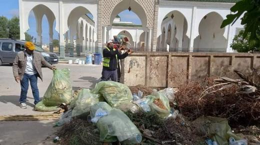 الفعاليات الجمعوية بسيدي بنور تنظم حملة بيئية بإحدى المقابر الجماعية