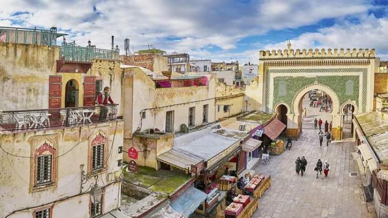 رئيس جماعة بفاس يغير اسم شارع من “يوسف بن تاشفين” إلى اسم والده