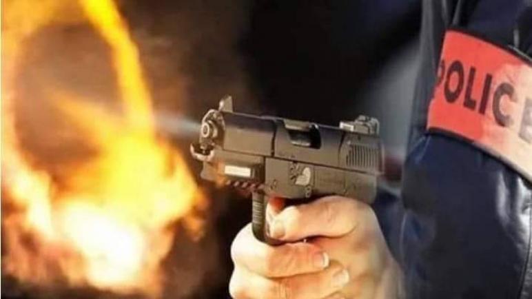 تيكيوين.. عناصر الشرطة يضطرون لاستخدام أسلحتهم الوظيفية لتوقيف شخص عرض المواطنين لاعتداء جدي وخطير