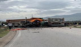 حادث مروّع على طريق تطوان – خميس أنجرة: تصادم شاحنتين يودي بحياة شخصين ويُعيد الجدل حول سلامة الطرق