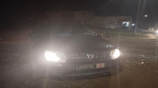 ضبط أحد الكهربائيين متسلقا عمودا كهربائيا يقوم بالربط الغير قانوني