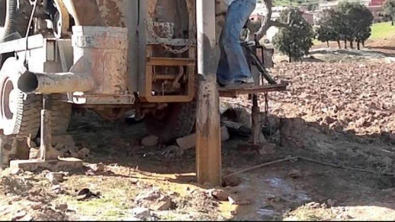 حجز آلية حفر غير مرخصة بجماعة إشمرارن يثير الجدل حول أنشطة خيرية وغياب التراخيص