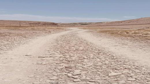 الطريق المنسية بدوار لخنيك قيادة السعيدات اقليم شيشاوة تحاصر الساكنة وتعزلها عن الحياة