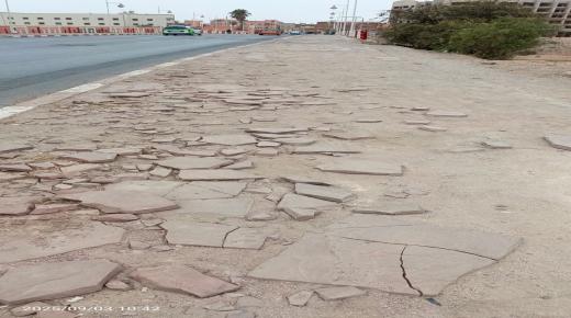 رصيف العار.. إهانة يومية للمواطن في الطريق الرابطة بين إنزكان وآيت ملول