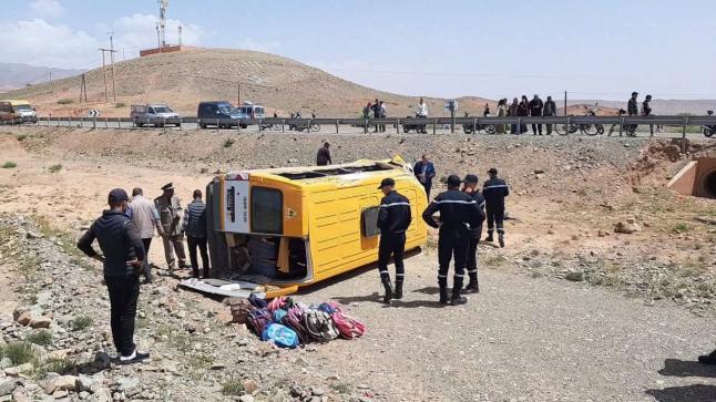 إصابات في انقلاب سيارة للنقل المدرسي بجماعة غسات بإقليم ورزازات