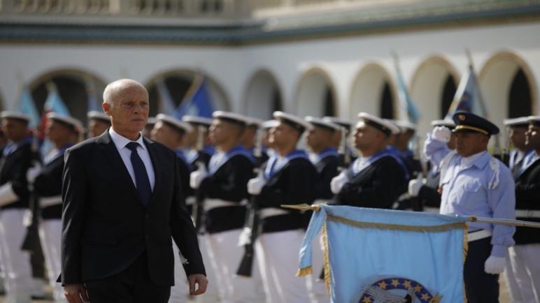 الرئيس التونسي يؤكد أن غياب الإستقرار السياسي يدفع الشباب إلى الهجرة