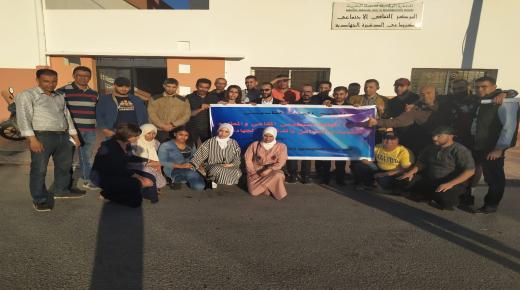 الدشيرة الجهادية:عمال ومستخدمي المقاھي والمطاعم یؤسسون جمعيتهم للدفاع عن حقوقھم .