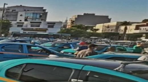طنجة .. مهنيو سيارات الأجرة الصغيرة يحتجون من جديد ويطالبون بإلغاء قرار إركاب شخصين