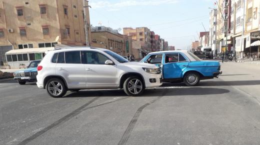 حاذثة سير خطيرة بالطريق الرئيسية بالقليعة بسبب غياب علامات التشوير