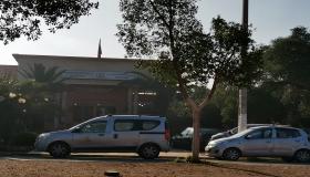 زبناء قباضة ايت ملول يشتكون من تصرفات الحارس