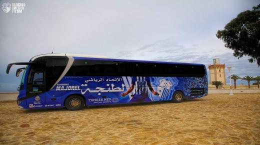 اتحاد طنجة يتسلم حافلة جديدة من المستشهر الجديد