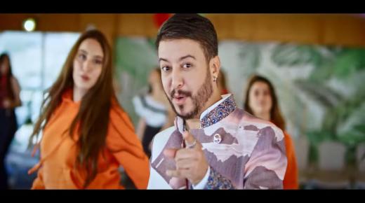 وهيب سعد رجل أعمال يدخل عالم الفن بأغنية “سنفورة”