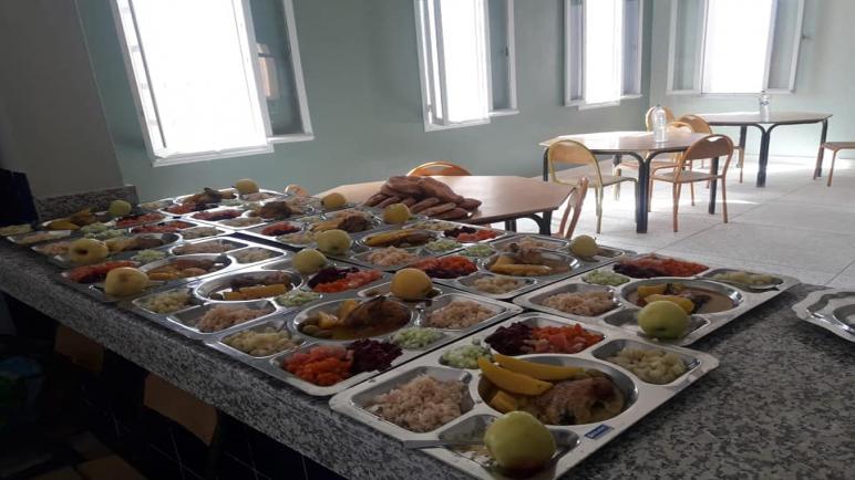 داخليات مؤسسات تعليمية تُبدع في الوجبات الغذائية – صور –