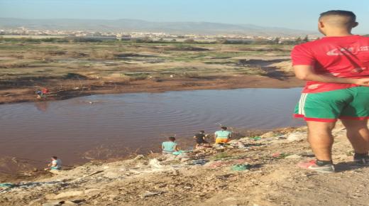 ساكنة تمرسيط بايت ملول تعاني الأمرين بسبب الثلوت البيئي الدي يجتاح وادي سوس