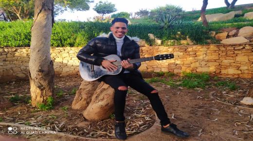 الفنان المناني يتألق من جديد ويصدر فيديو كليب جديد