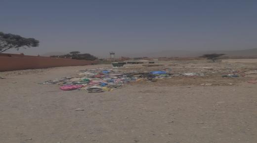 طاطا: بين تماطل المسؤولين ولامبالاة المواطنين، الأزبال تقض مضجع ساكنة حي القصبة.