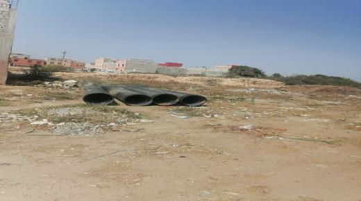 نائب رئيس جماعي يوقف أشغال مشروع ربط قنوات الصرف الصحي بالمزال قصبة الطاهر بأيت ملول