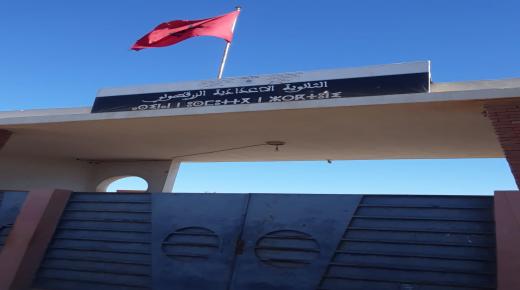 جنبات اعدادية الزرقطوني بحي أزرو ضواحي أيت ملول تتحول إلى نقطة سوداء لمخلفات الازبال