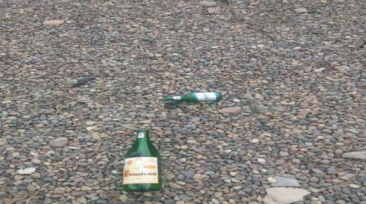 قارورات الكحول بالمركز الصحي لايت ملول تطالب المسؤولين باخد صور تدكارية معها برفقة …….