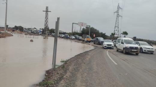 إنفجار أنابيب تحلية مياه البحر بالقليعة أمام صمت السلطات المحلية والمنتخبين