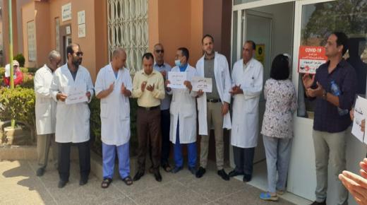 وقفة أمام المستشفى المحلي باولاد تايمة للاحتجاج على تدهور الأوضاع الأمنية بمستعجلات المستشفى