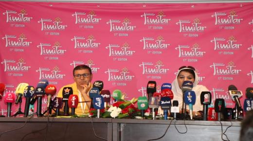 ندوة صحفية للفنانة الأمازيغية فاطمة تبعمرانت بأحد الفنادق بأكادير