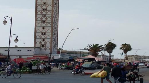 الباعة المتجولون يشوهون شوارع مدينة الزمامرة