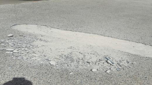 ضعف اشغال تبليط الرصيف بحي ازرو بايت ملول تفضح صمت لجن المراقبة