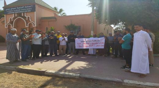 ساكنة جماعة سيدي بيبي بإقليم اشتوكة أيت باها تحتج أمام مقر الجماعة