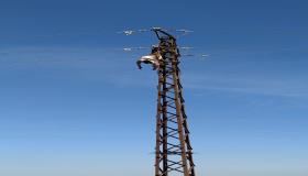 مؤلم: مختل عقليا يقدم على الانتحار عبر تسلقه عمود كهربائي ضواحي الزمامرة..